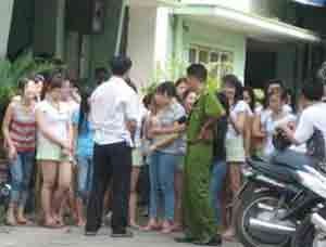 Masseuses of Tan Hoang Phat massage parlor rescued by the police. Masseuses of Tan Hoang Phat massage parlor rescued by the police.