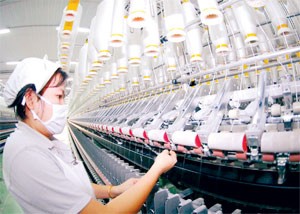 At Phong Phu Textile factory (Photo: SGGP) At Phong Phu Textile factory (Photo: SGGP)