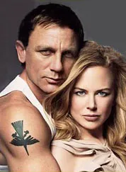 Vợ cũ Tom Cruise và “James Bond mới” khoe cảnh nóng