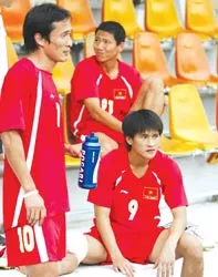 Kéo dài danh sách… “thương binh” ảnh 1 Kéo dài danh sách… “thương binh” ảnh 1