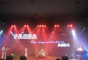 Hanoi show: the stage designed in the format that ABBA used (Photo: VietnamNet) Hanoi show: the stage designed in the format that ABBA used (Photo: VietnamNet)