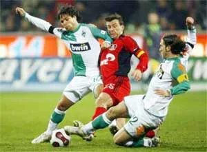 Werder Bremen và Schalke cùng thắng