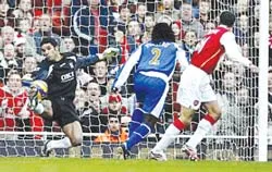 Cửa vẫn mở cho David James và Sol Campbell ảnh 1 Cửa vẫn mở cho David James và Sol Campbell ảnh 1