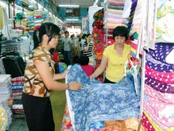 Chợ vải “Mẹ truyền, con nối” ảnh 2 Chợ vải “Mẹ truyền, con nối” ảnh 2