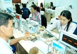 Sốt “nóng” giá cổ phiếu ngân hàng