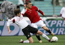 Totti muốn đoạt Champions League và ghi 200 bàn ảnh 1 Totti muốn đoạt Champions League và ghi 200 bàn ảnh 1