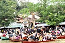 Hà Nội sôi động mùa lễ hội