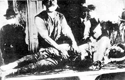 Mổ sống tù binh