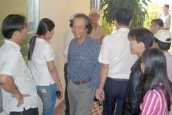 Bức xúc chuyện bán hay không bán