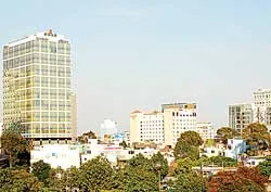 Mặt ngoài công trình không được dùng màu chói lóa