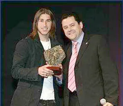 Sergio Ramos được Madrid khen thưởng ảnh 1 Sergio Ramos được Madrid khen thưởng ảnh 1