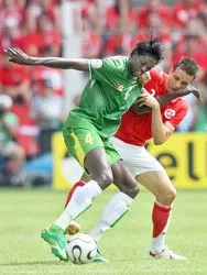 Adebayor “bị đuổi” khỏi tuyển Togo ảnh 1 Adebayor “bị đuổi” khỏi tuyển Togo ảnh 1