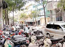 Giữ gìn trật tự an toàn giao thông ở TPHCM: Quận, huyện… thờ ơ ảnh 2 Giữ gìn trật tự an toàn giao thông ở TPHCM: Quận, huyện… thờ ơ ảnh 2