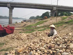 Làng nhặt đá