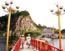 Về thương cảng Óc-Eo