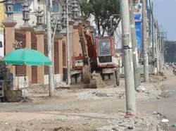 Thi công chậm, thiệt hại tiền tỷ ảnh 2 Thi công chậm, thiệt hại tiền tỷ ảnh 2