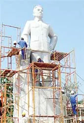 Tượng đài cố Tổng Bí thư Lê Duẩn ở Đông Hà, Quảng Trị