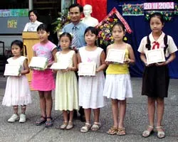 Ông Minh khuyến học