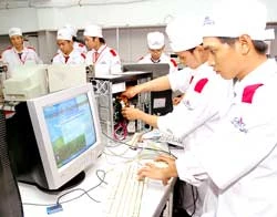 Đào tạo “bác sĩ máy tính” chất lượng cao