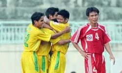 Cuộc đua trụ hạng bắt đầu đông vui ! ảnh 1 Cuộc đua trụ hạng bắt đầu đông vui ! ảnh 1