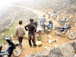 Hà Giang: Bỏ làng đi đào quặng