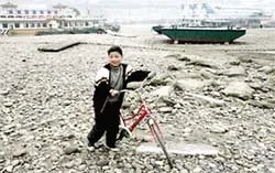 Nguy cơ cạn kiệt những dòng sông Mẹ ảnh 2 Nguy cơ cạn kiệt những dòng sông Mẹ ảnh 2