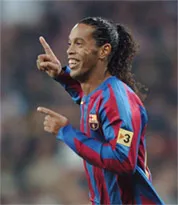 Berlusconi chuẩn bị hơn 100 triệu euro cho Ronaldinho ảnh 1 Berlusconi chuẩn bị hơn 100 triệu euro cho Ronaldinho ảnh 1