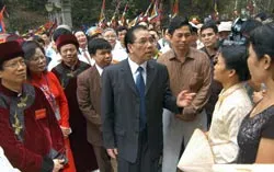 Sáng nay, dâng hương tưởng niệm các vua Hùng nhân ngày giỗ Tổ ảnh 2 Sáng nay, dâng hương tưởng niệm các vua Hùng nhân ngày giỗ Tổ ảnh 2