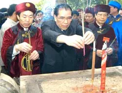Sáng nay, dâng hương tưởng niệm các vua Hùng nhân ngày giỗ Tổ