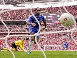 Drogba và 4 phút định mệnh ảnh 2