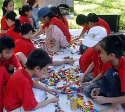 Thiếu nhi Hà Nội lập kỷ lục “Mô hình đoàn tàu ráp bằng gạch Lego dài nhất Việt Nam”