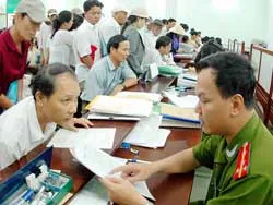 Có chỗ ở hợp pháp, tạm trú liên tục trên 1 năm được nhập hộ khẩu