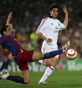 Ai là người giỏi nhất? Kaka và... Maradona ảnh 1 Ai là người giỏi nhất? Kaka và... Maradona ảnh 1