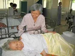 Nhà thơ Mộng Tuyết trở bệnh rất nặng