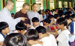 Cô nhi viện chùa Đức Sơn: Ấm lại những mảnh đời