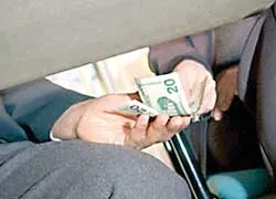 Mỗi năm thế giới tổn thất 1 ngàn tỷ USD vì nạn hối lộ (!)