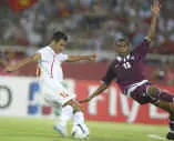 Cú sút ghi bàn mở tỷ số 1-0 của Phan Thanh Bình (18). Hoàng Hùng Cú sút ghi bàn mở tỷ số 1-0 của Phan Thanh Bình (18). Hoàng Hùng