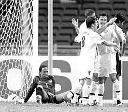 Bảng C: Malaysia – Uzbekistan 0-5: Chủ nhà đại bại ! ảnh 1 Bảng C: Malaysia – Uzbekistan 0-5: Chủ nhà đại bại ! ảnh 1
