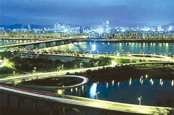 Xây dựng thành phố hai bên sông Hồng