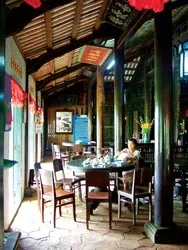 Nhà trăm cột