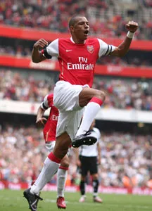 Gilberto Silva vẫn còn là thủ quân của Arsenal ảnh 1 Gilberto Silva vẫn còn là thủ quân của Arsenal ảnh 1