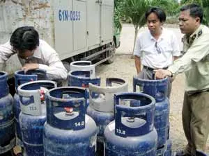 “Cắt” nguồn cung để dẹp gas chiết lậu