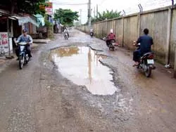 Tan nát đường Tân Sơn