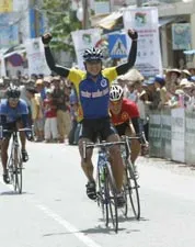 Huỳnh Tâm Hiển (QK7) giật áo vàng