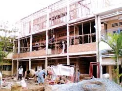 TPHCM: Trường xây dở dang, trò bị ép! ảnh 2 TPHCM: Trường xây dở dang, trò bị ép! ảnh 2