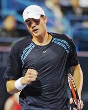 Isner trong chiến thắng trước Becker. Isner trong chiến thắng trước Becker.