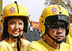 Nón bảo hiểm mừng sinh nhật quốc vương đắt hàng