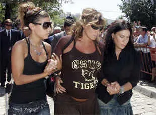 Trận cầu tưởng niệm Puerta ảnh 3