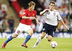 Anh thắng đậm, Pháp thua đau