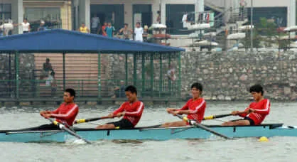 Các VĐV rowing trong một buổi tập ở hồ Tây. Quang Thắng Các VĐV rowing trong một buổi tập ở hồ Tây. Quang Thắng